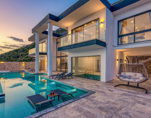 Modern luxury homes and upscale residential developments in Colwood BC